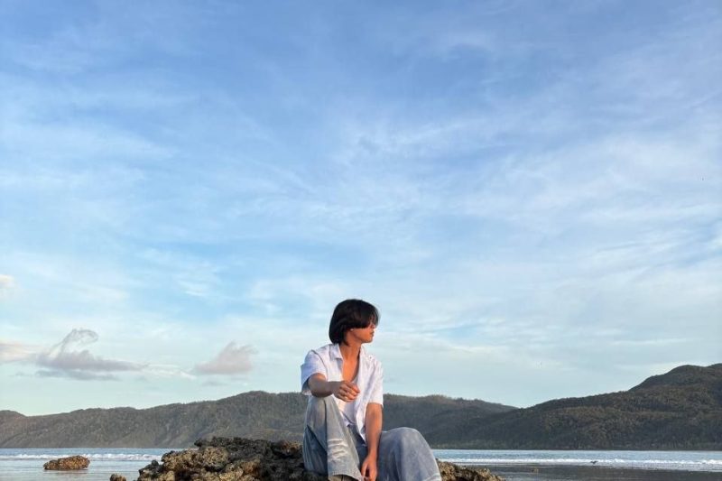 Peace besides the waves